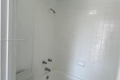 Купить кондоминиум в Майами-Бич, Флорида 2 спальни, 83.8м2, № 1958602 - фото 16