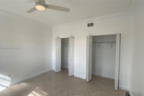 Купить кондоминиум в Майами-Бич, Флорида 2 спальни, 83.8м2, № 1958602 - фото 2