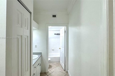 Купить кондоминиум в Майами-Бич, Флорида 2 спальни, 83.8м2, № 1958602 - фото 15