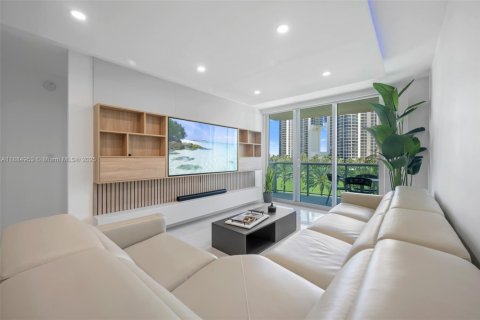 Condo in Sunny Isles Beach, Florida, 2 bedrooms  № 2012622 - photo 3