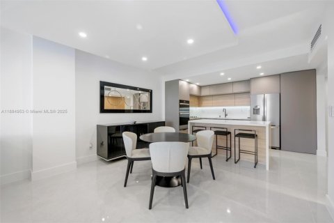 Condo in Sunny Isles Beach, Florida, 2 bedrooms  № 2012622 - photo 6