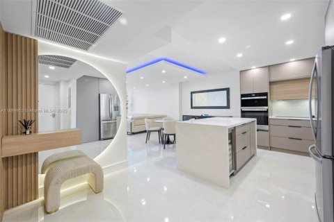 Condo in Sunny Isles Beach, Florida, 2 bedrooms  № 2012622 - photo 8