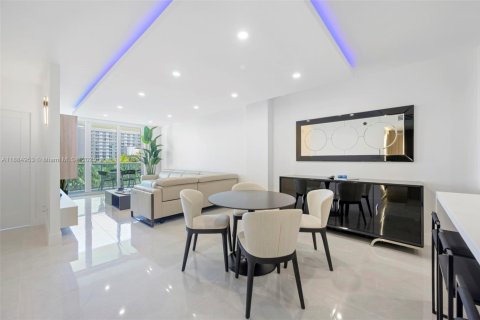 Condo in Sunny Isles Beach, Florida, 2 bedrooms  № 2012622 - photo 7