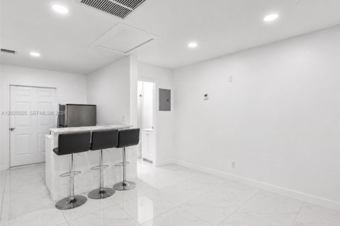 Commercial property in Hollywood, Florida № 2187733 - photo 20