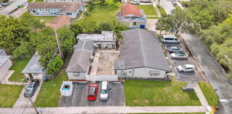 Commercial property in Hollywood, Florida № 2187733