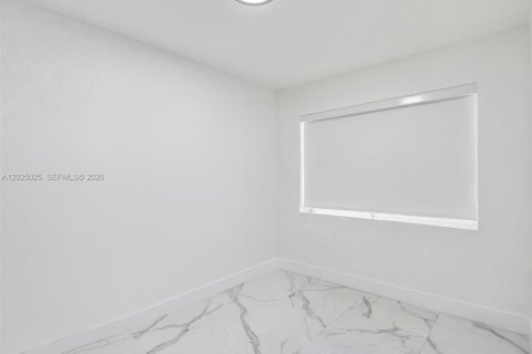 Commercial property in Hollywood, Florida № 2187733 - photo 28