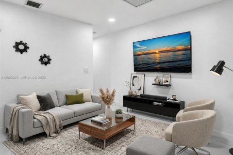 Commercial property in Hollywood, Florida № 2187733 - photo 22