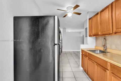 Commercial property in Hollywood, Florida № 2187733 - photo 30