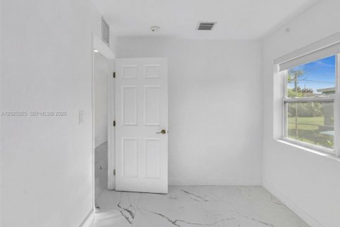 Commercial property in Hollywood, Florida № 2187733 - photo 7