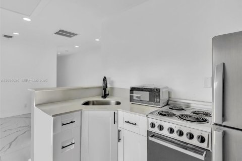 Commercial property in Hollywood, Florida № 2187733 - photo 15