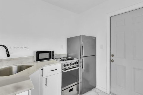 Commercial property in Hollywood, Florida № 2187733 - photo 14