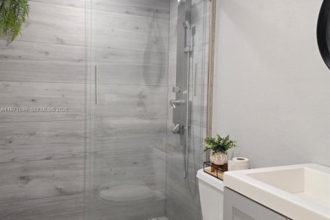 Condo in Miami, Florida, 2 bedrooms  № 2042258 - photo 14