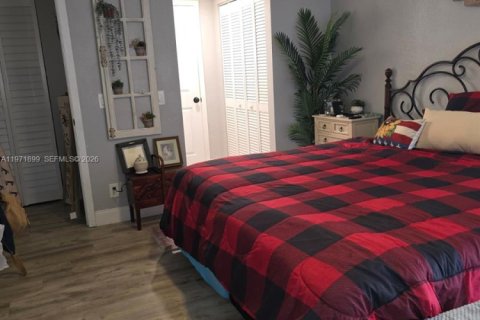 Condo in Miami, Florida, 2 bedrooms  № 2042258 - photo 13