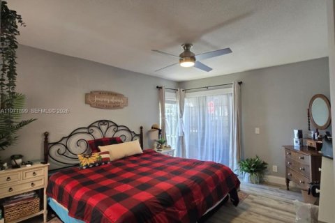 Condo in Miami, Florida, 2 bedrooms  № 2042258 - photo 11