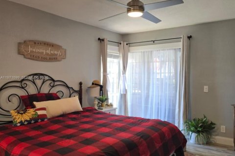 Condo in Miami, Florida, 2 bedrooms  № 2042258 - photo 12