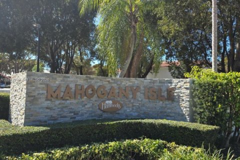 Condo in Miami, Florida, 2 bedrooms  № 2042258 - photo 3