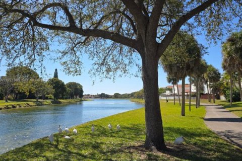 Condo in Miami, Florida, 2 bedrooms  № 2042258 - photo 20