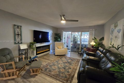 Condo in Miami, Florida, 2 bedrooms  № 2042258 - photo 7