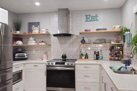 Condo in Miami, Florida, 2 bedrooms  № 2042258 - photo 5