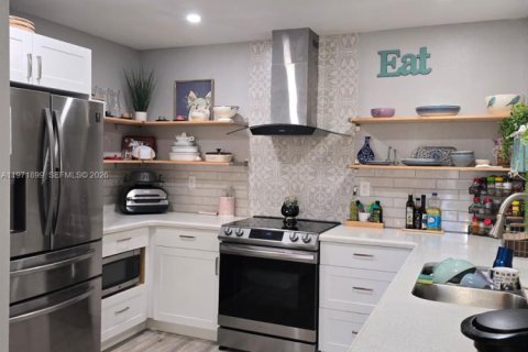 Condo in Miami, Florida, 2 bedrooms  № 2042258 - photo 4