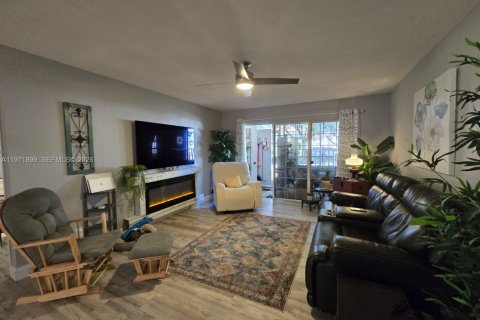 Condo in Miami, Florida, 2 bedrooms  № 2042258 - photo 6