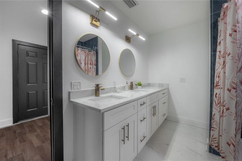 Casa en venta en Tampa, Florida, 3 dormitorios, 152.17 m2 № 2425973 - foto 18