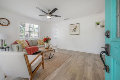 Casa en venta en Tampa, Florida, 3 dormitorios, 152.17 m2 № 2425973 - foto 2
