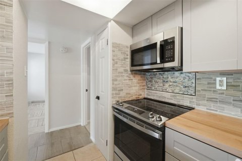 Condo in Casselberry, Florida, 3 bedrooms № 2227327 - photo 9