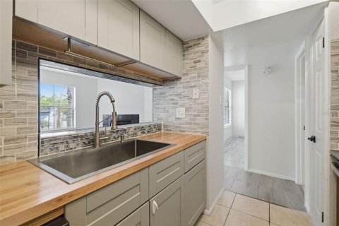 Condo in Casselberry, Florida, 3 bedrooms № 2227327 - photo 8