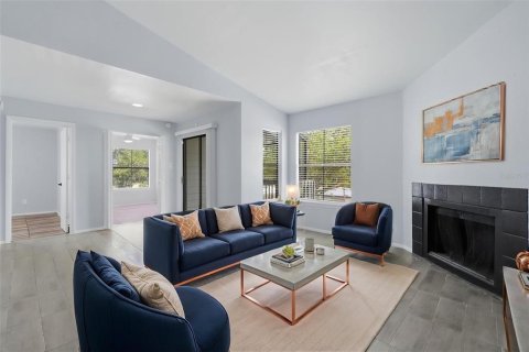 Condo in Casselberry, Florida, 3 bedrooms № 2227327 - photo 2