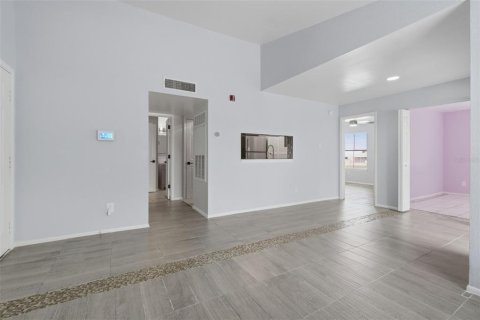 Condo in Casselberry, Florida, 3 bedrooms № 2227327 - photo 4