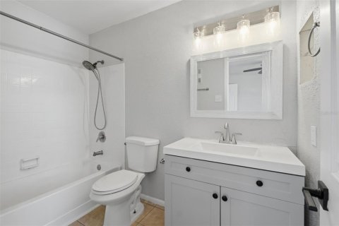 Condo in Casselberry, Florida, 3 bedrooms № 2227327 - photo 13