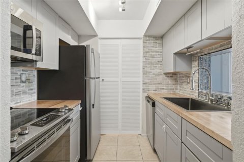 Condo in Casselberry, Florida, 3 bedrooms № 2227327 - photo 7