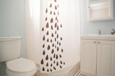 Снять в аренду квартиру в Майами, Флорида 31.12м2, № 2044715 - фото 3