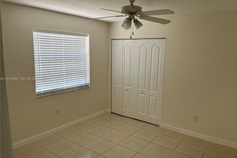 House in Miami, Florida 2 bedrooms, 176.98 sq.m. № 2040617 - photo 6