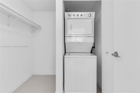 Copropriété à vendre à Miami, Floride: 1 chambre, 81.38 m2 № 1863482 - photo 18