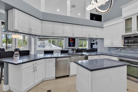 Купить виллу или дом в Дейви, Флорида 5 спален, 383.69м2, № 1951929 - фото 26