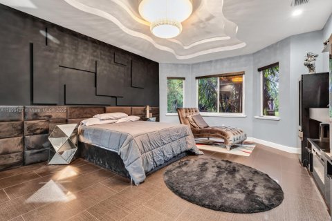 Купить виллу или дом в Дейви, Флорида 5 спален, 383.69м2, № 1951929 - фото 28