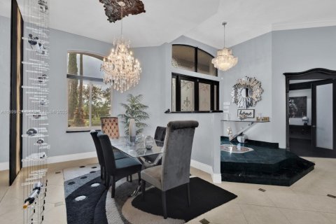 Купить виллу или дом в Дейви, Флорида 5 спален, 383.69м2, № 1951929 - фото 12