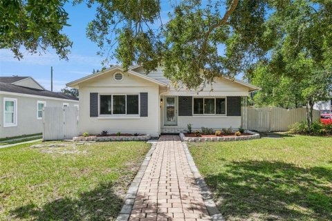 House in Winter Park, Florida 3 bedrooms, 139.17 sq.m. № 2298294