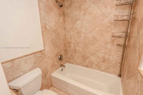 Condo in Miami Beach, Florida, 1 bedroom  № 1960095 - photo 13