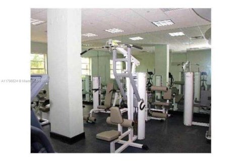 Condo in Miami Beach, Florida, 1 bedroom  № 1960095 - photo 2