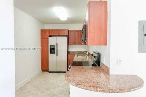 Condo in Miami Beach, Florida, 1 bedroom  № 1960095 - photo 8