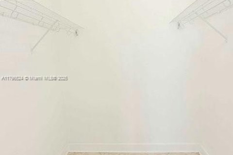 Condo in Miami Beach, Florida, 1 bedroom  № 1960095 - photo 18