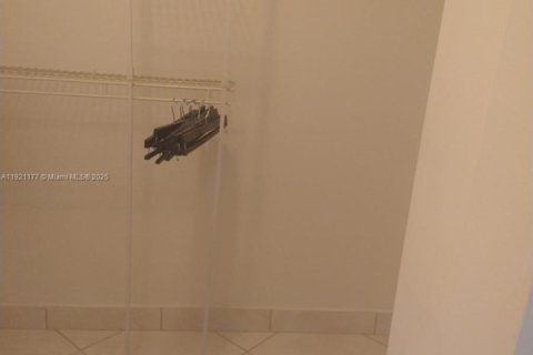 Condo in Surfside, Florida, 1 bedroom  № 2058575 - photo 12