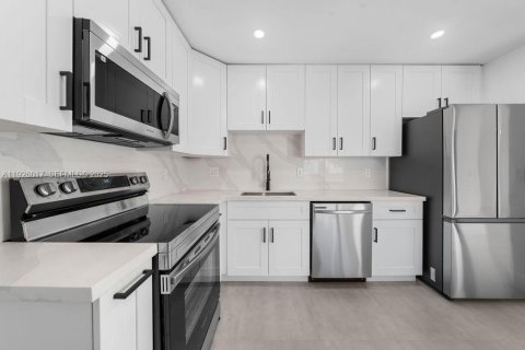 Купить виллу или дом в Майами, Флорида 3 спальни, 115.29м2, № 1984352 - фото 19