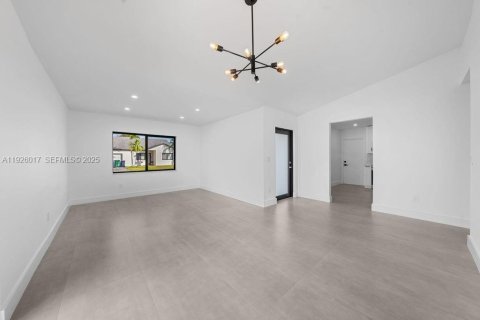 Купить виллу или дом в Майами, Флорида 3 спальни, 115.29м2, № 1984352 - фото 22