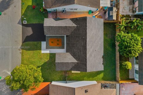 Купить виллу или дом в Майами, Флорида 3 спальни, 115.29м2, № 1984352 - фото 2