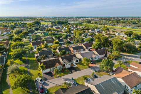 Купить виллу или дом в Майами, Флорида 3 спальни, 115.29м2, № 1984352 - фото 4