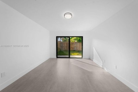 Купить виллу или дом в Майами, Флорида 3 спальни, 115.29м2, № 1984352 - фото 12